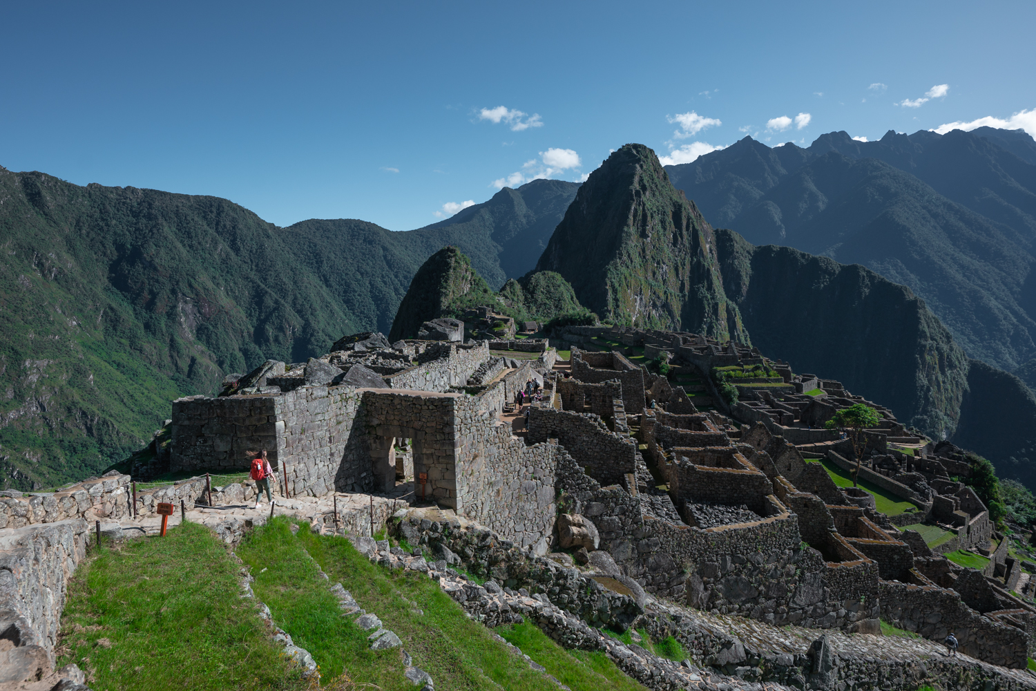 how long does it take to walk to machu picchu